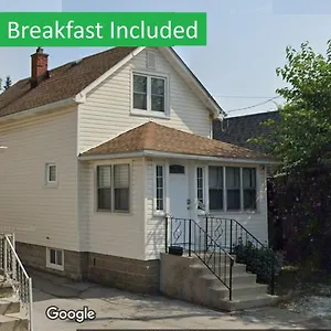 Holiday home Cozy 3 Bedroom Downtown With Complimentary Breakfast Delivered Daily To The, Niagara Falls